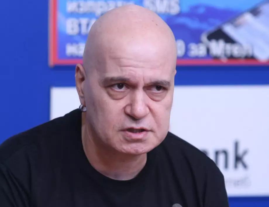 Слави "уволни" от партията си Росица Кирова, заснета с премиера Борисов
