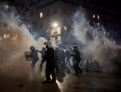 Огромен протест и сълзотворен газ в Париж - с мотив 