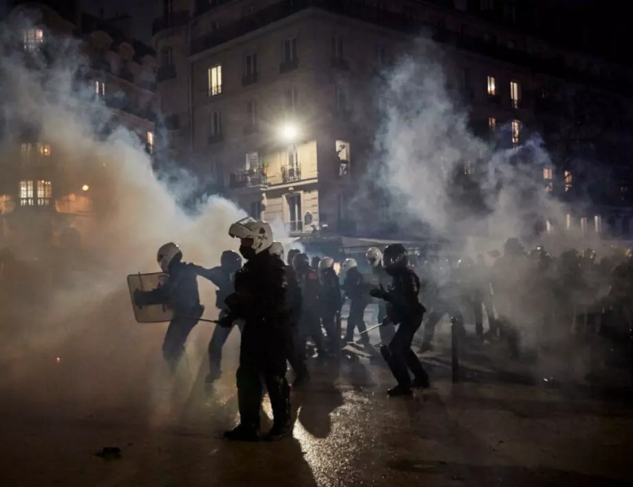 Огромен протест и сълзотворен газ в Париж - с мотив "Джордж Флойд" (ВИДЕО)