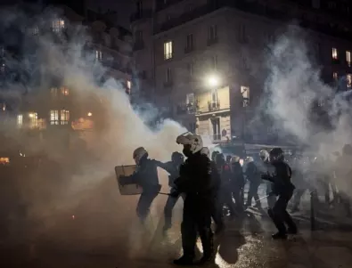Сачева се оплаква от хвърляне на яйца по МС, а във Франция заливат правителствени сгради с фекалии (ВИДЕО)