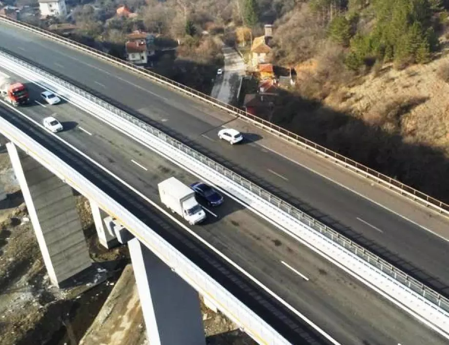 Заради бънджи скокове: Затварят аварийната лента на магистрала "Хемус"