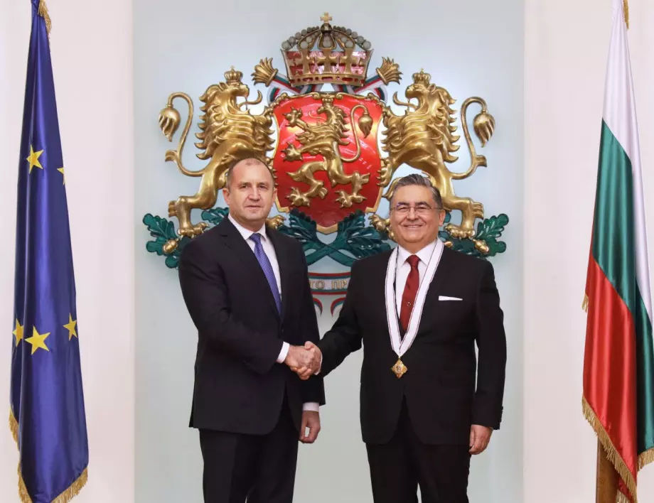 Президентът Румен Радев удостои турския посланик с орден "Мадарски конник"