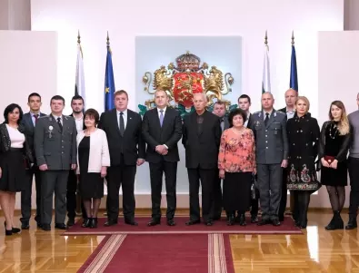 Президентът Румен Радев връчи висши офицерски звания 