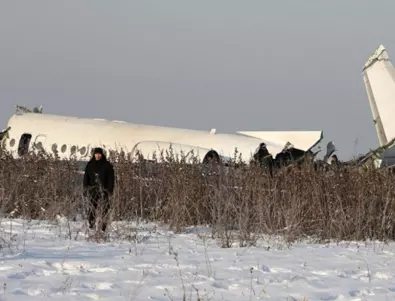 Намериха черните кутии на падналия самолет в Казахстан