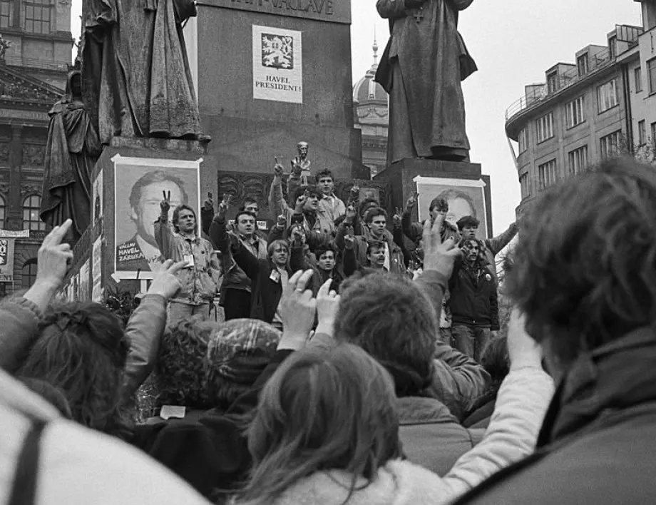 Вацлав Хавел става президент на Чехословакия