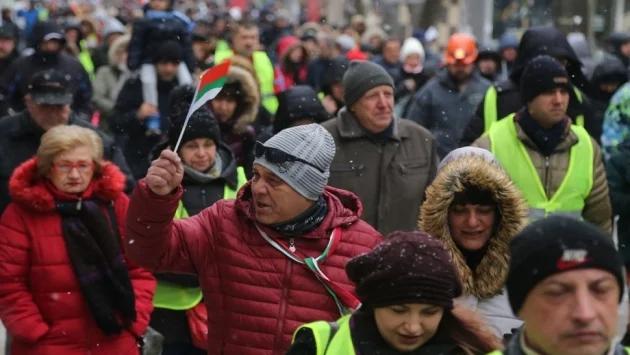 Протестиращи перничани поискаха оставките на Борисов и Аврамова