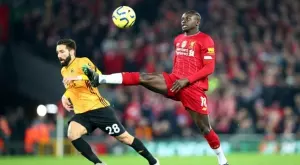 Ливърпул сломи и "вълците" след спорни решения на ВАР