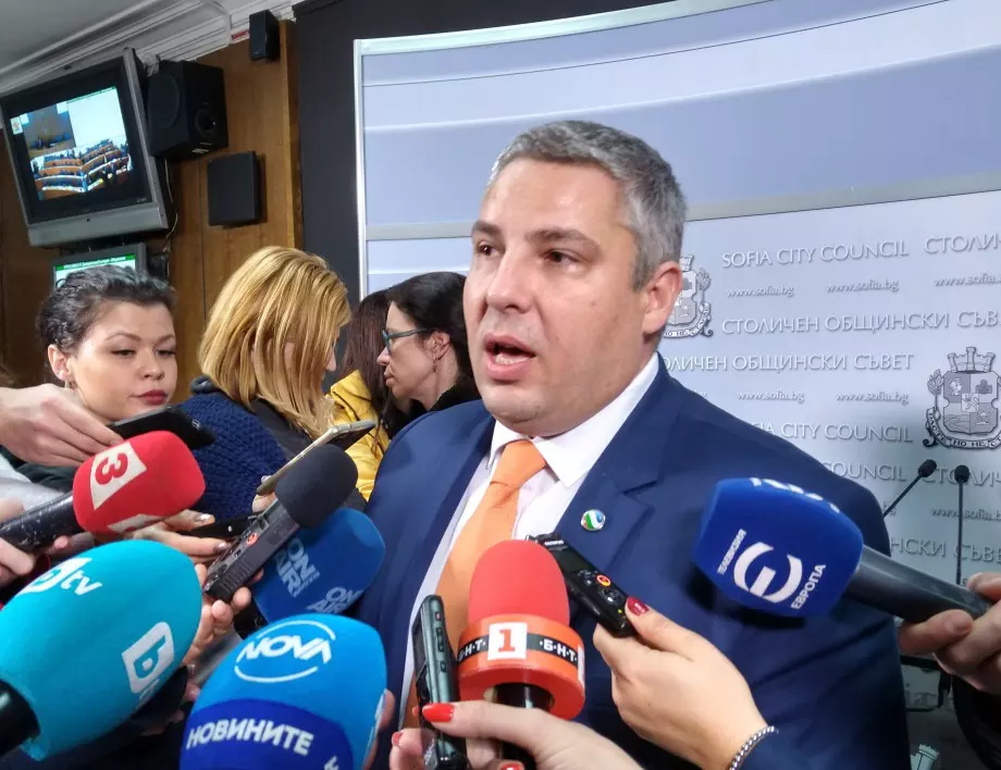 Общински съветник от ДБ с обвинения към лидера на "Да, България": Иванов управлява недемократично партията