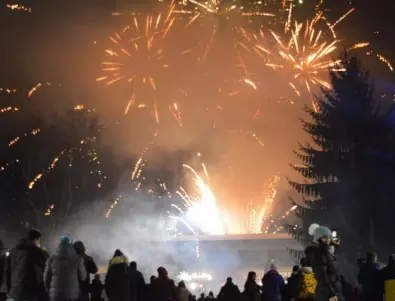 Започна празничната коледно-новогодишна програма на община Казанлък