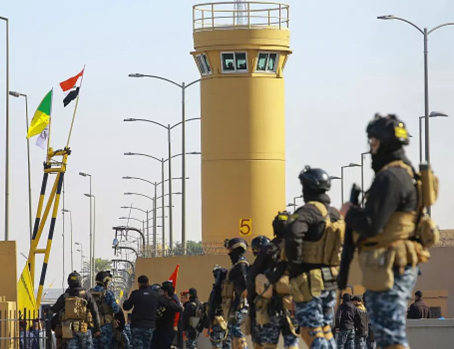 Обстреляха с ракети американското посолство в Багдад