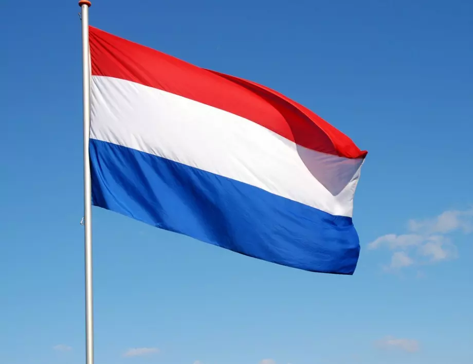 Нидерландия възстановява ограниченията заради COVID-19