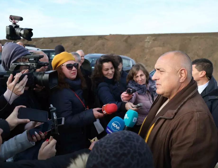 Борисов: В момента няма участък от магистралите, по който да не се работи