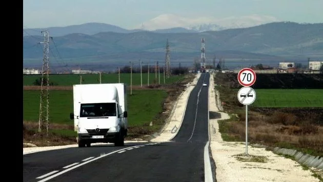 Движението в участъка на АМ "Тракия" край Стара Загора в една лента