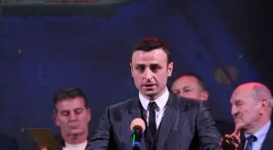 {{ otherArticle[0].article.title }}