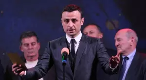 Крауч: Всеки ден в Тотнъм и Юнайтед Бербатов е ходел в костюм