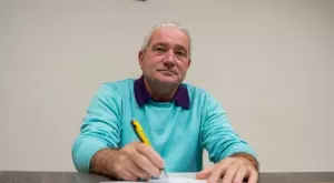 {{ otherArticle[0].article.title }}