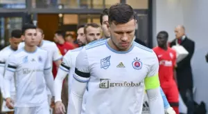 Зверски бой прекрати дербито на Словакия, Васил Божиков беше титуляр (ВИДЕО)