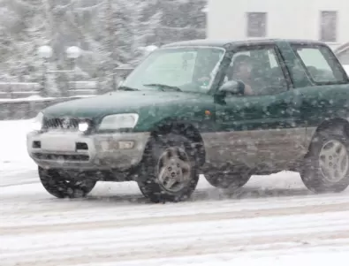 Сняг и лошо време в Румъния, осем национални пътни артерии остават затворени 
