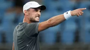 {{ otherArticle[0].article.title }}