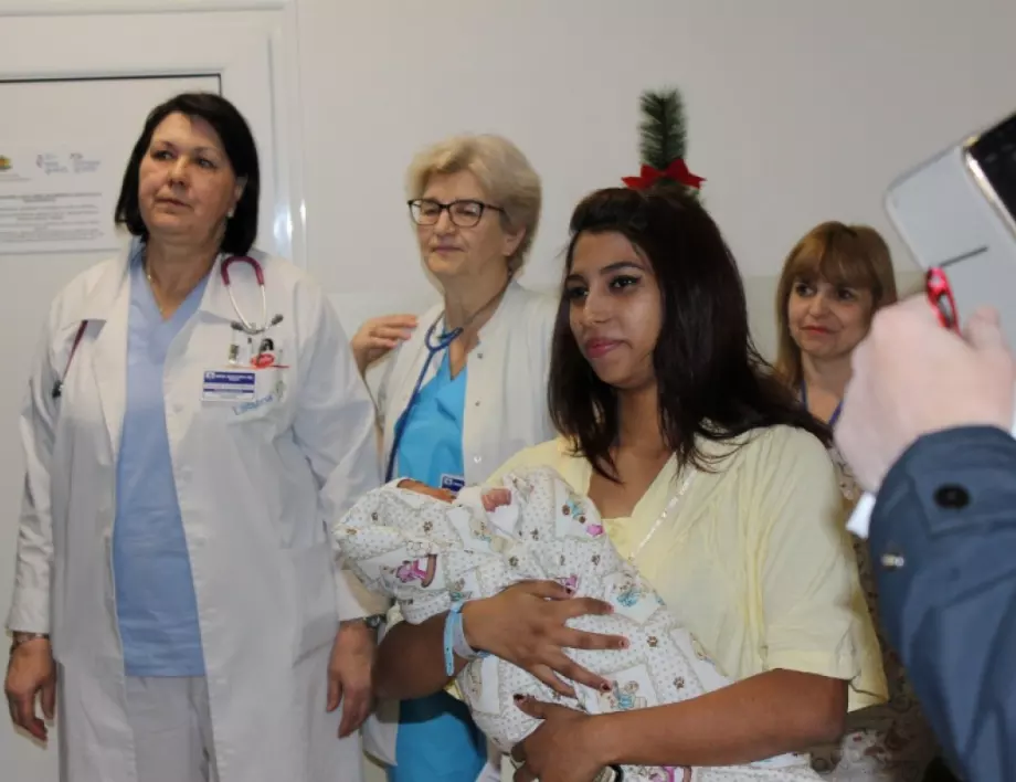Първото бебе на годината в България вече си е у дома, получи заплатата на кмета на Пловдив