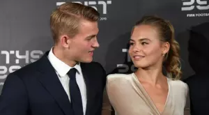 {{ otherArticle[0].article.title }}