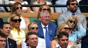 На полувремето на Юнайтед - Сити сър Алекс пил вино сам в кабинета си