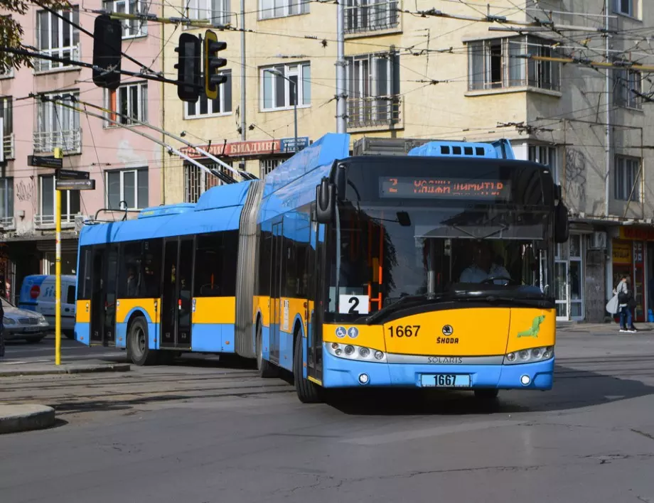 На живо: Проверка на маски в градския транспорт в София - нарушителите не ги глобяват