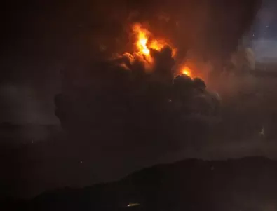 Изригна вулканът Синабунг в Индонезия 