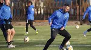 {{ otherArticle[0].article.title }}