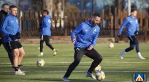 {{ otherArticle[0].article.title }}