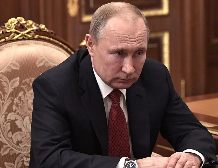 Путин си сложи втора доза ваксина, пак не съобщи коя е