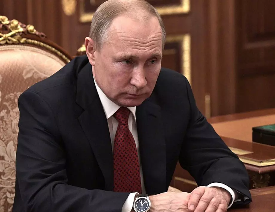 Путин се самоизолира след случаи на Covid-19 в обкръжението му 