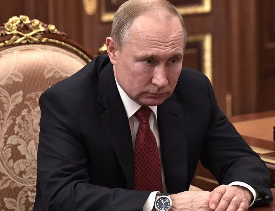 Самоизолацията на Путин: Руският президент като пример за човек, спазващ законите