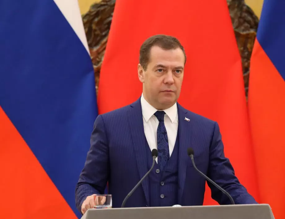 Медведев остава председател на "Единна Русия"