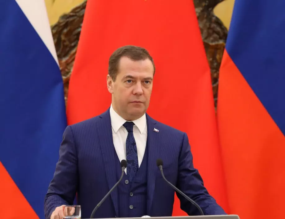Медведев: Русия няма да изнася храни за неприятелски държави, няма и да купува