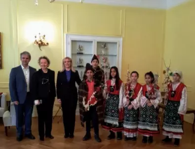 Ученици от училището в с. Боянци честваха Банго Васил в австрийското посолство (СНИМКИ)