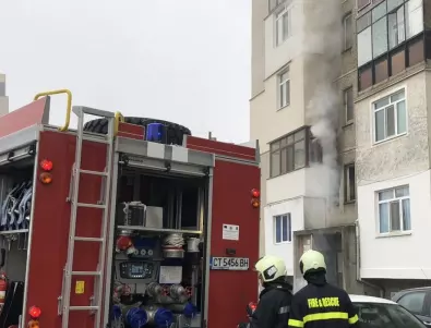 Огън горя с междустълбищна стаичка в блок в Казанлък 