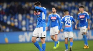 Невероятно: Феновете на Наполи пеят песни на клуба от своите апартаменти (ВИДЕО)