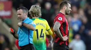 ВИДЕО: Защитник от Висшата лига направи спасяването на сезона и бе изгонен 