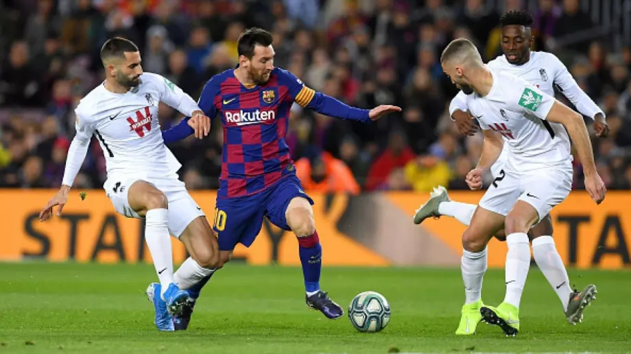 Спорен червен картон и златна резерва спасиха дебюта на Кике Сетиен начело на Барселона