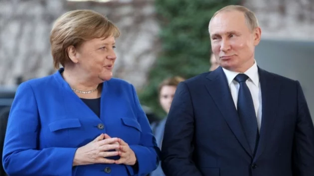 Скромни чествания на Деня на Европа, Кремъл твърди, че Путин и Меркел се разбрали за подкрепа