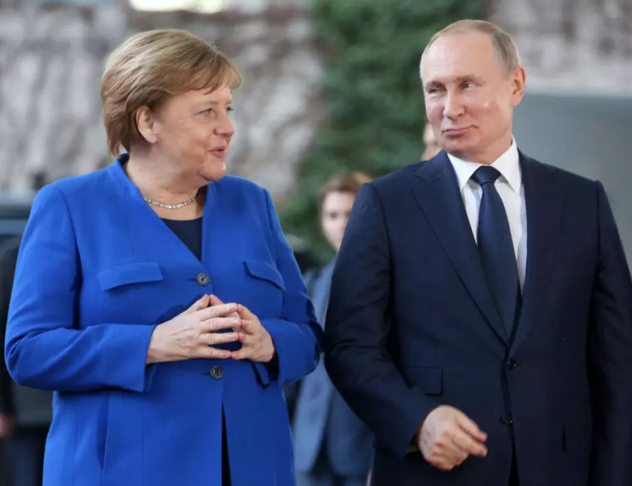 Скромни чествания на Деня на Европа, Кремъл твърди, че Путин и Меркел се разбрали за подкрепа