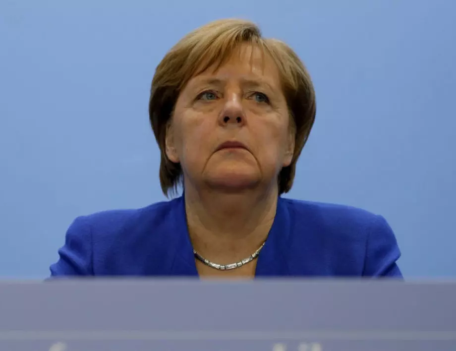 Меркел с призив за социална дистанция, след като в Германия коронавирусът пак плъзва