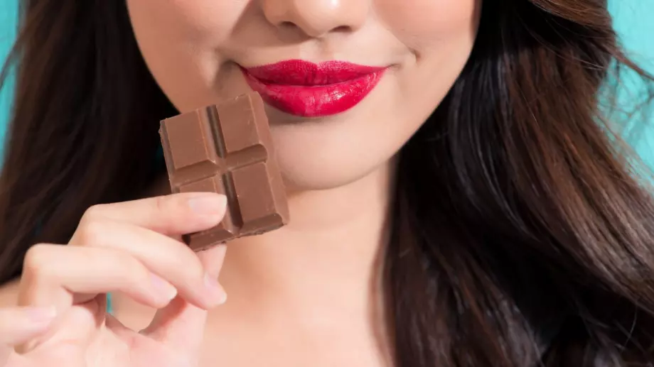 Може ли да ядат шоколад възрастните хора - ето какво разкри лекар