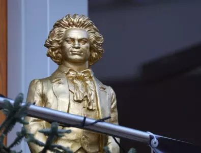 Защо Дуа Липа ще замени Моцарт и Бетовен в обучението по музика