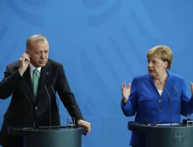 Ердоган и Меркел обсъдиха прекратяване на огъня в Идлиб 