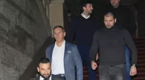 {{ otherArticle[0].article.title }}