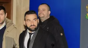 {{ otherArticle[0].article.title }}