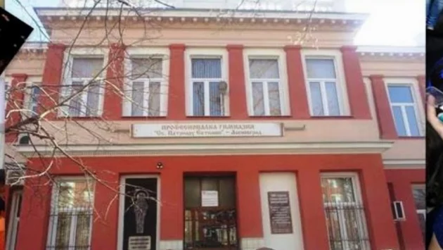 Учители от гимназия в Асеновград се жалват в МОН срещу отношението на шефката си