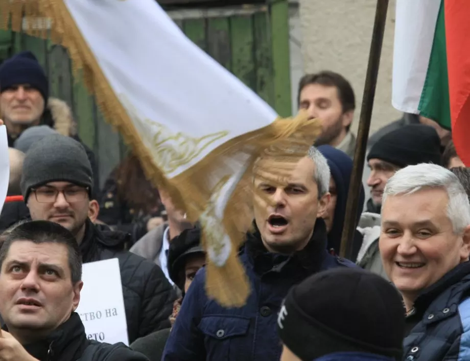 От партия "Възраждане" алармираха за неправомерни арести по време на протестите за водата в Перник